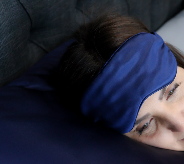Hedvábná spací maska Dreamwithus premium 22 mm - Námořnická modř